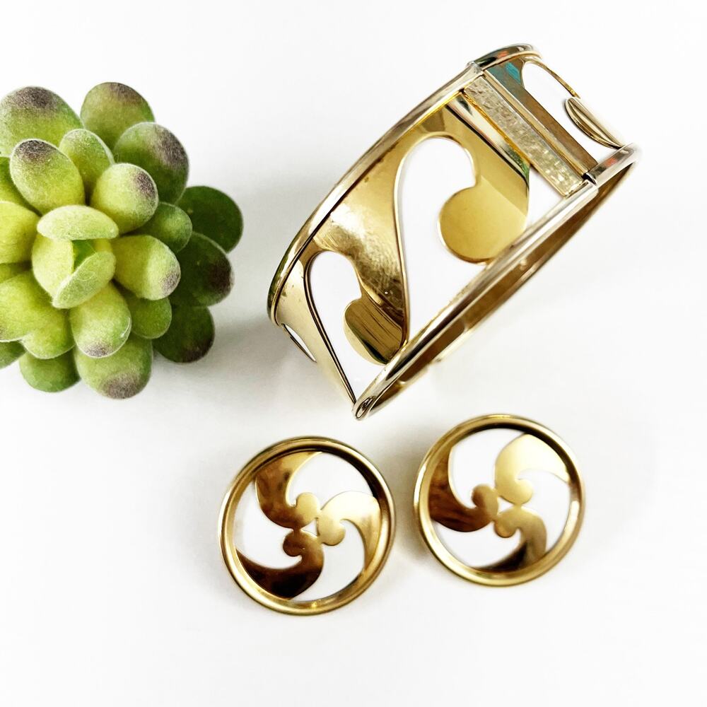 Sarah Coventry Vintage 1974 Sea Scroll Bracelet Earring Set